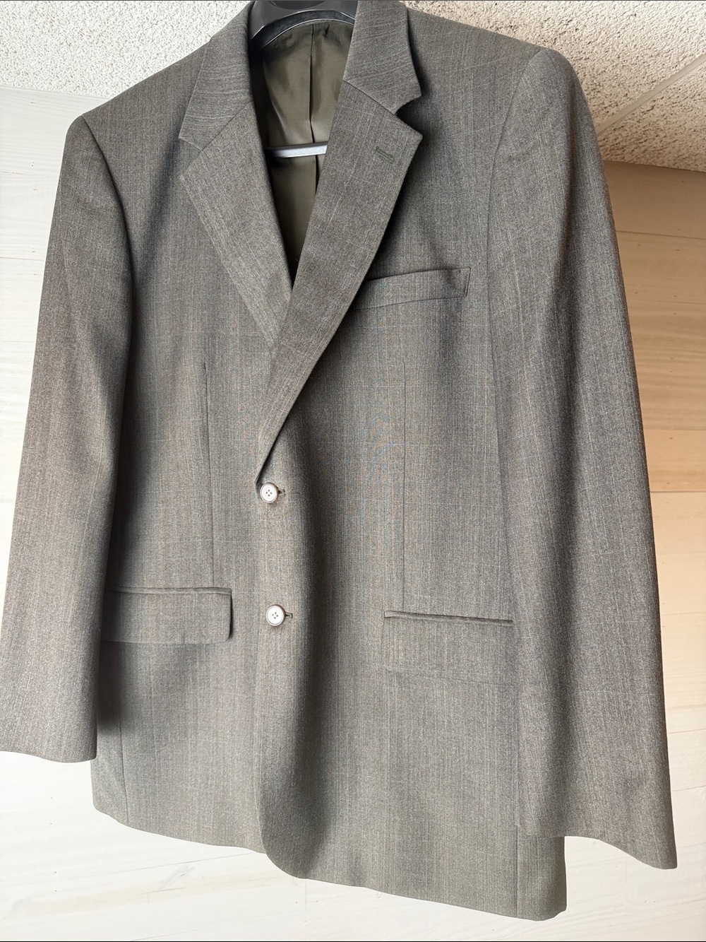 Men's Tailored Gray Two-Button Sport Coat